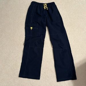 Navy wonderwink scrub pant.